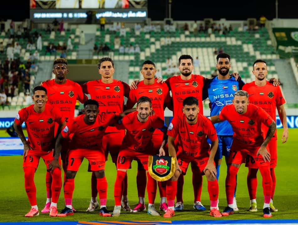 Time do Al Ahli perfilado para foto antes de jogo