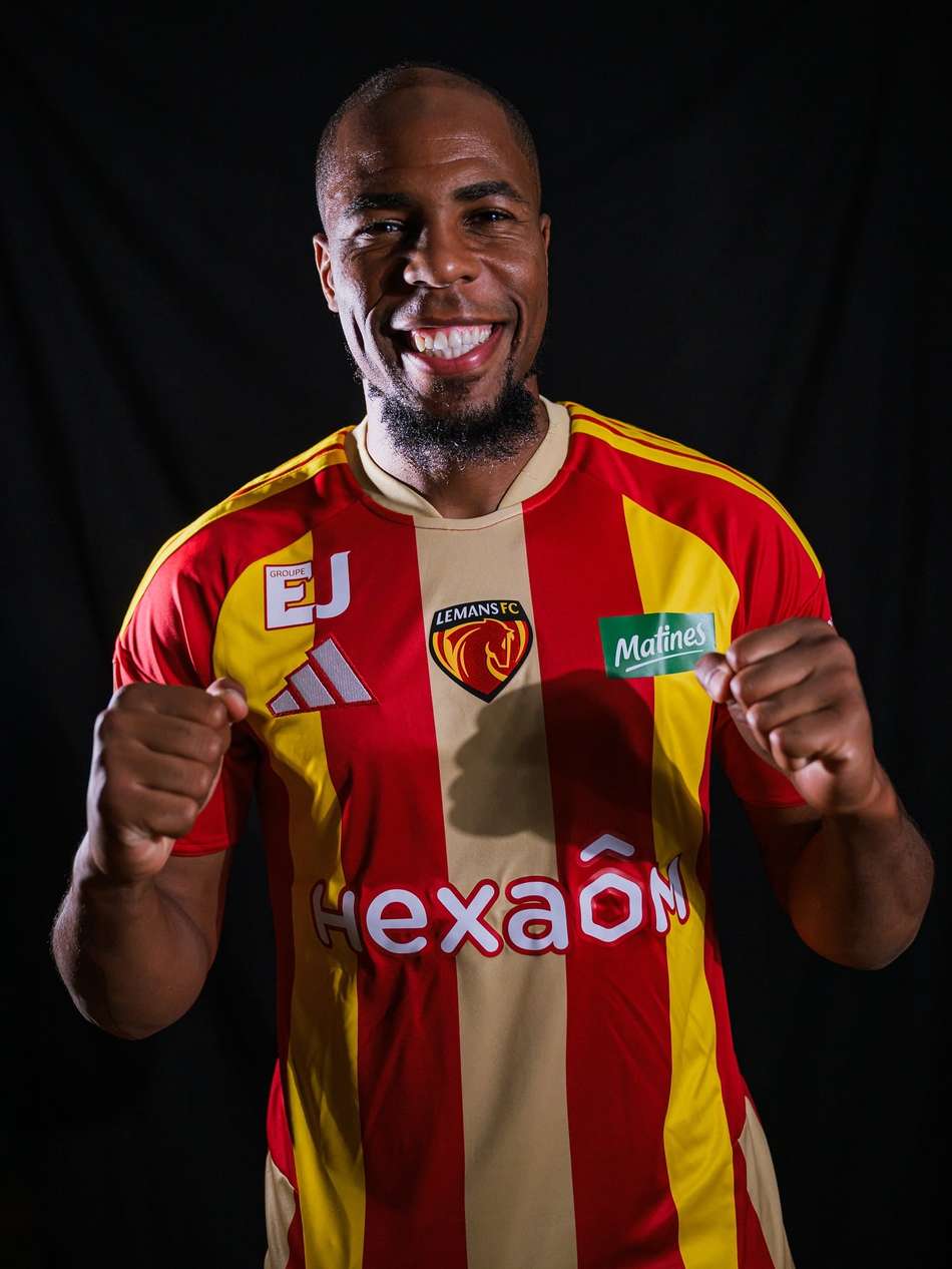 Sidibé em foto anuncio do Le Mans