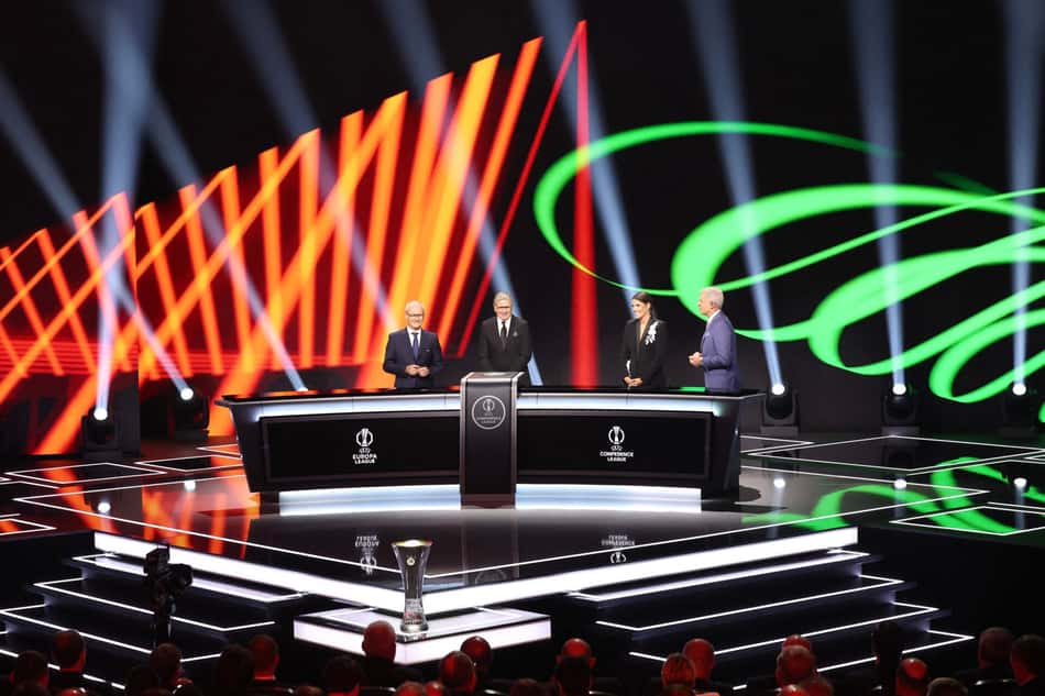 Palco do sorteio da Conference League