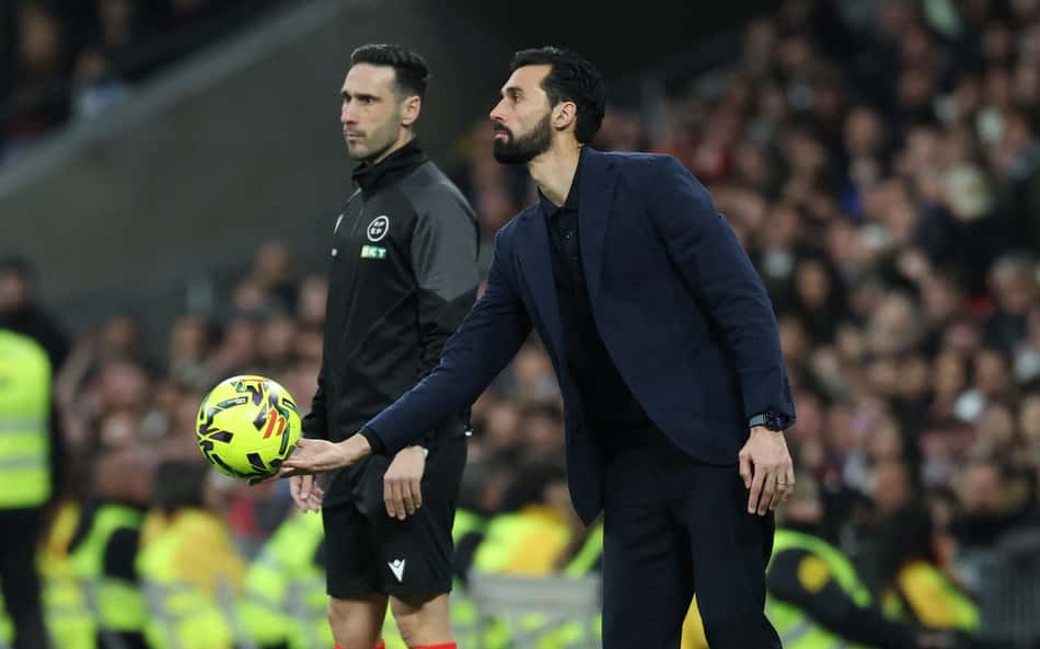Técnico do Real Madrid, Arbeloa durante jogo contra o Rayo Vallecano