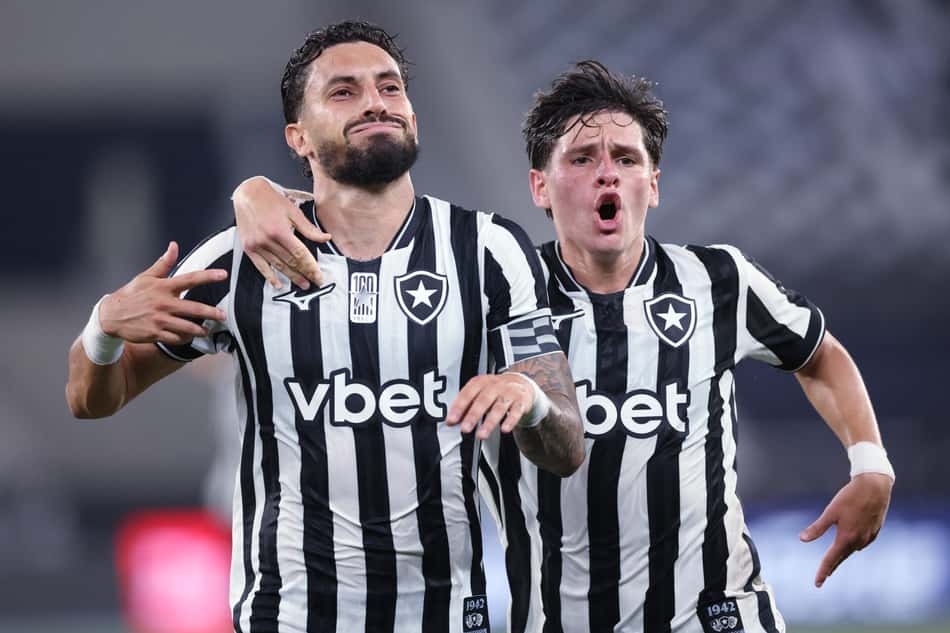 Alex Telles fez golaço para o Botafogo contra o Fluminense