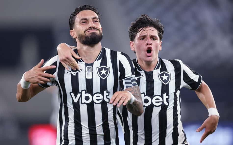 Alex Telles fez golaço para o Botafogo contra o Fluminense