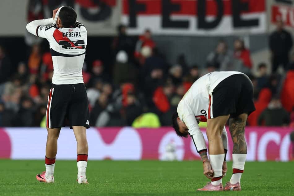 Thiago Almada é eliminado pelo Santa Fe e torcedores do Flamengo não perdoam (Foto: Alejandro PAGNI / AFP)