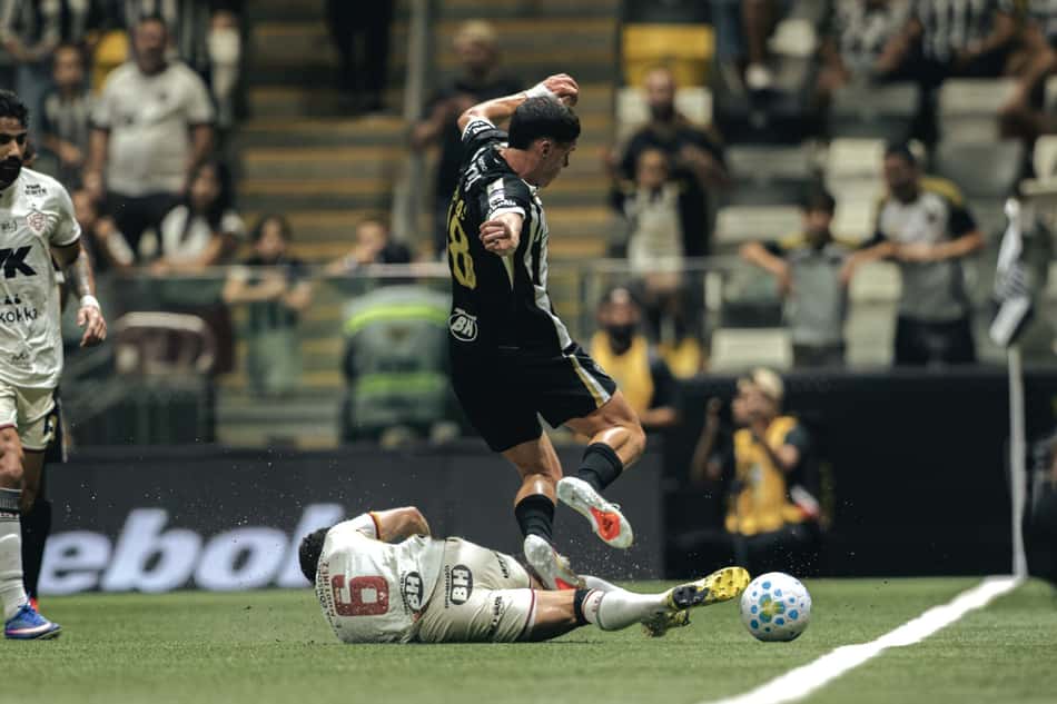Thiago Borbas em Vitória x Atlético (Foto: Pedro Souza / Atlético)