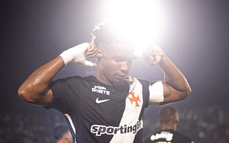 Thiago Mendes comemorando gol em Olimpia x Vasco