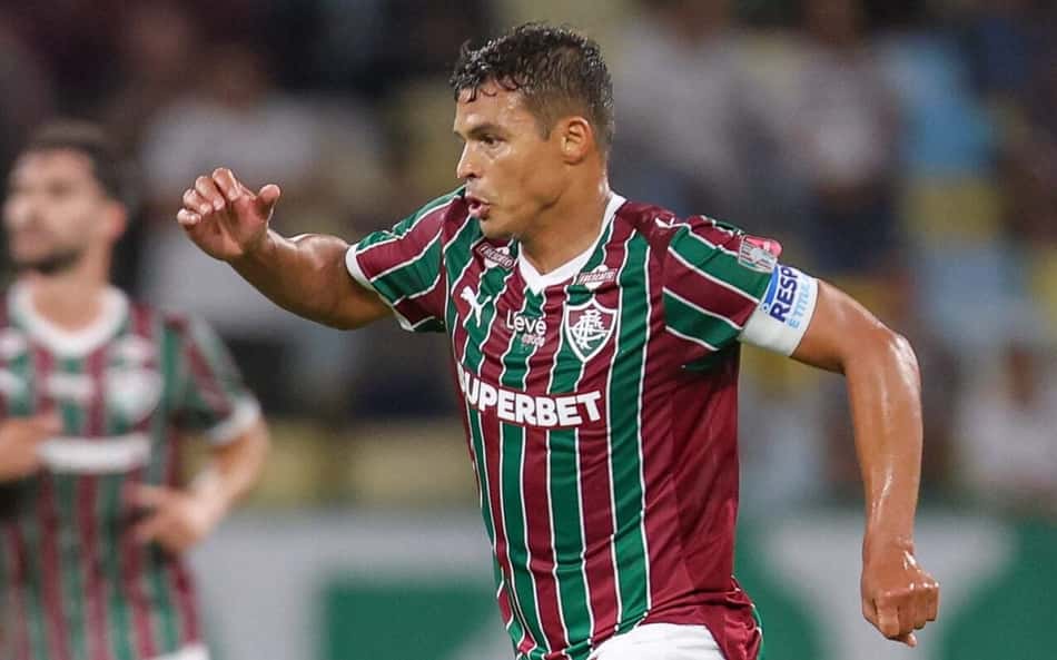 Thiago Silva em ação pelo Fluminense contra o Independiente Rivadavia