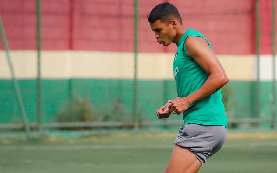 Thiago Silva volta a treinar e deve reforçar o Fluminense contra o Rivadavia