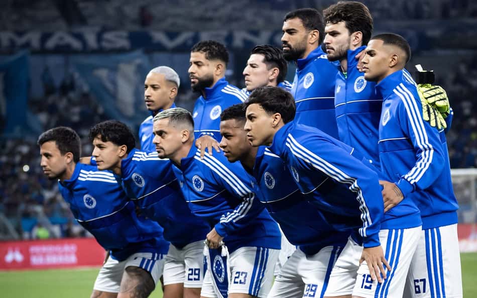 Baixa na defesa: as opções de Artur Jorge para Vasco x Cruzeiro