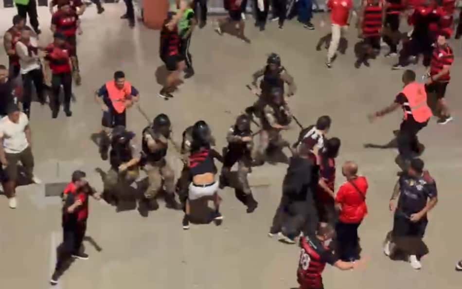 Cruzeiro x Flamengo: torcedores visitantes invadem o Mineirão, e PM reage com violência