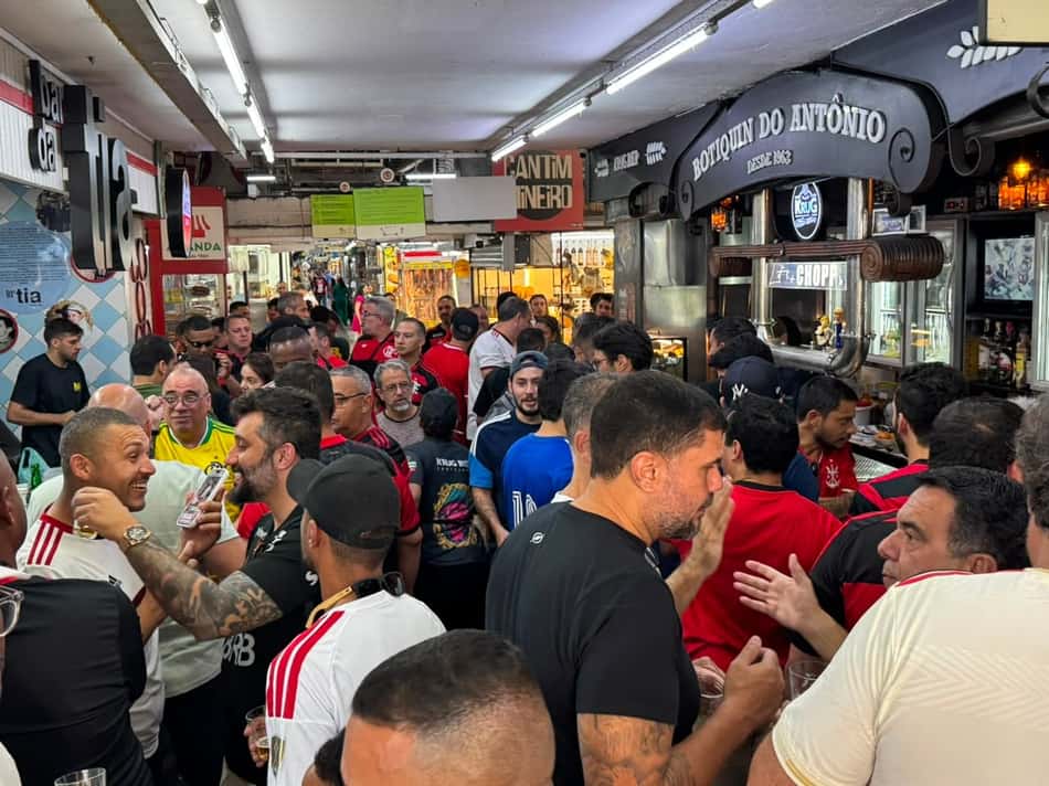 Torcedores de Flamengo e Cruzeiro reunidos em mercadão de BH