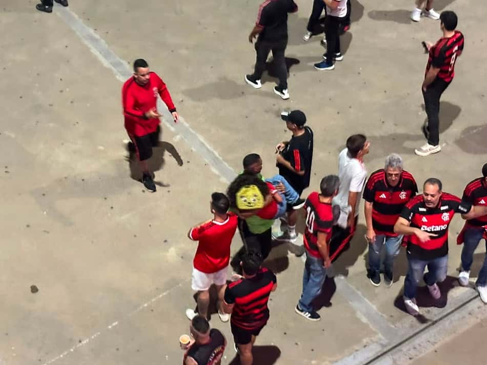 Torcedora do Flamengo passa mal antes de duelo com o Cruzeiro após confusão com a Polícia Militar