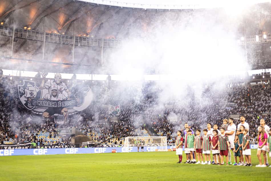 Torcida do Vasco no Maracanã contra o Fluminense pelas oitavas de final da Copa do Brasil