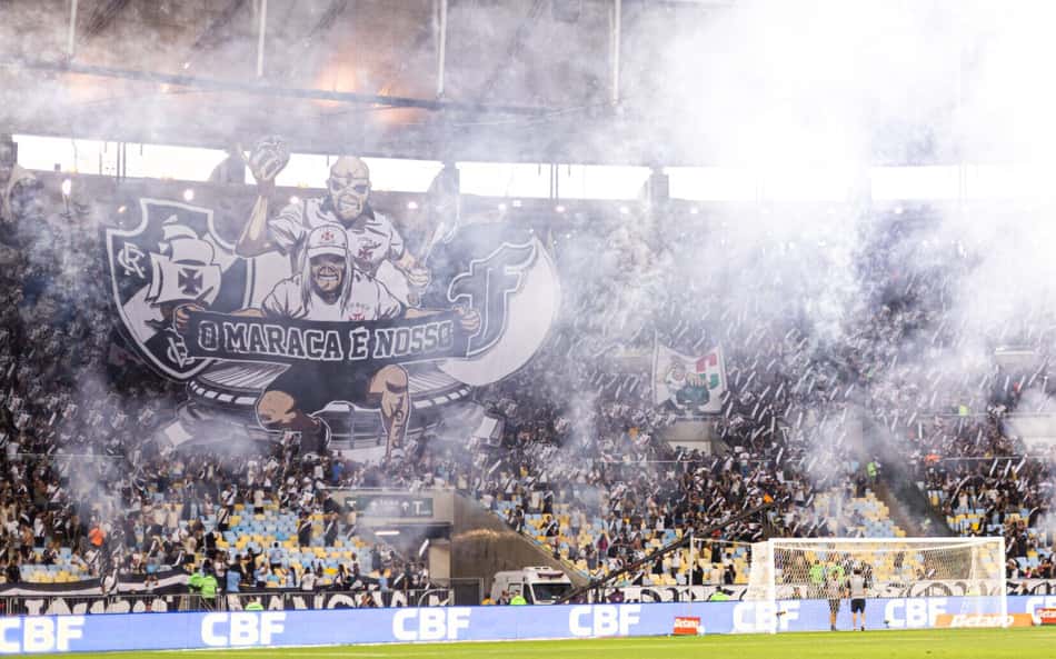 Torcida do Vasco no Maracanã contra o Fluminense pelas oitavas de final da Copa do Brasil
