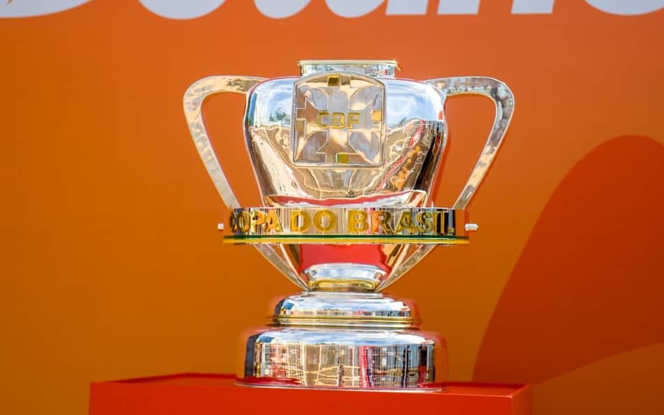 Troféu da Copa do Brasil (Foto: Daniel Ramalho/Betano)