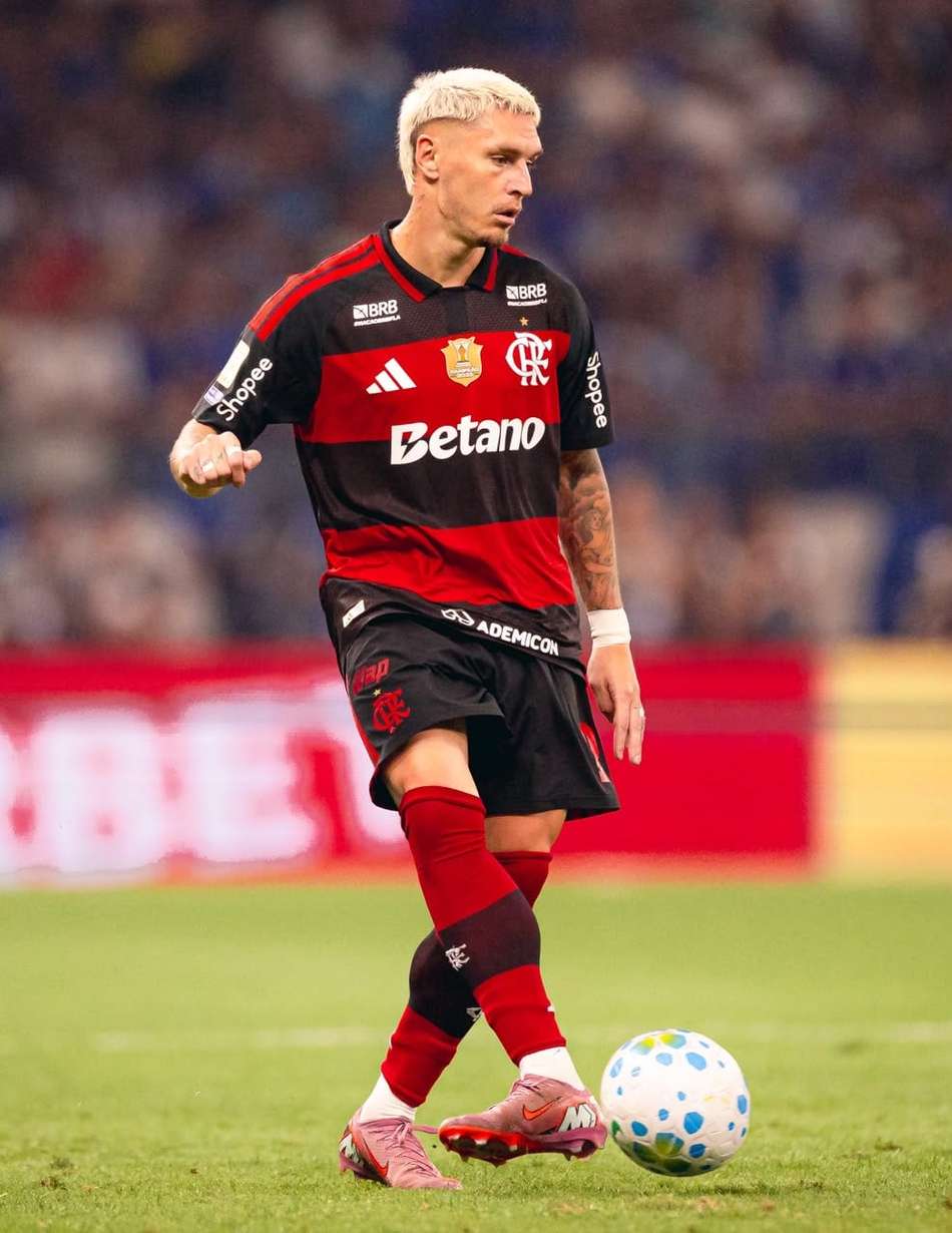 Varela em Cruzeiro x Flamengo