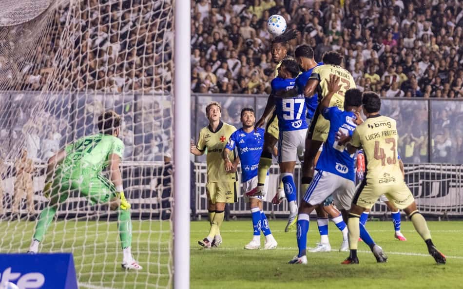 Tchê Tchê marcou o primeiro gol da partida entre Vasco e Cruzeiro pelo Campeonato Brasileiro