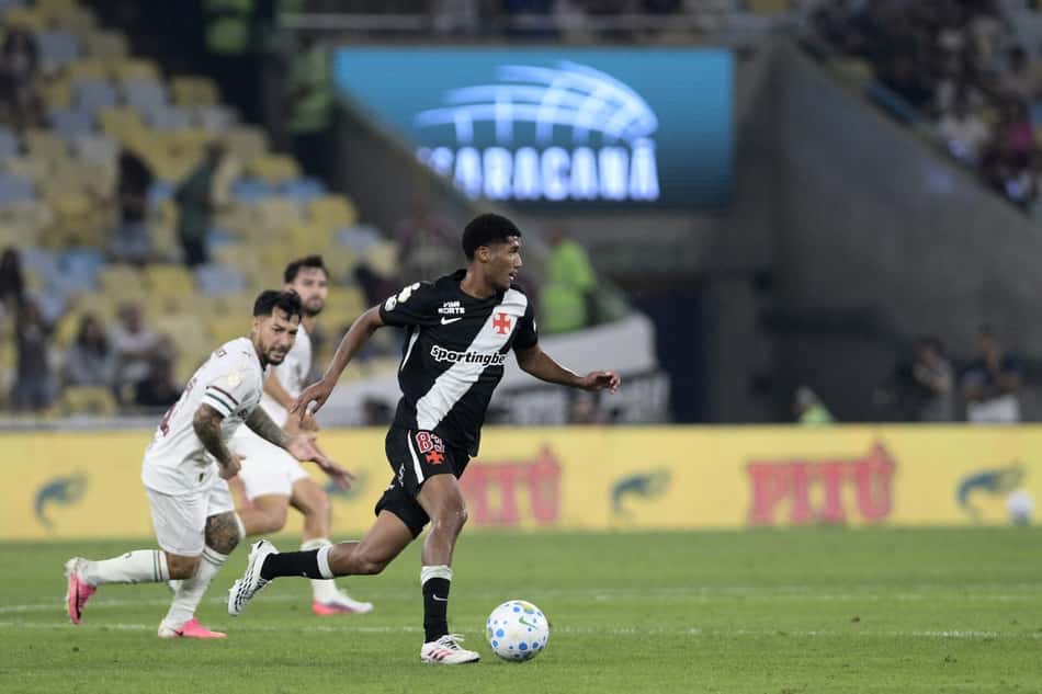 O jogador Ramon Rique do Vasco durante partida entre Vasco x Fluminense, válida pelas oitavas de final da Copa do Brasil 2026 - realizada no estádio Maracanã, no Rio de Janeiro, neste Sábado (01).