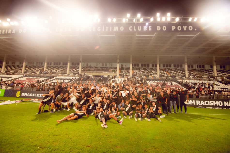 Vasco comemora classificação para a final do Brasileirão sub-20