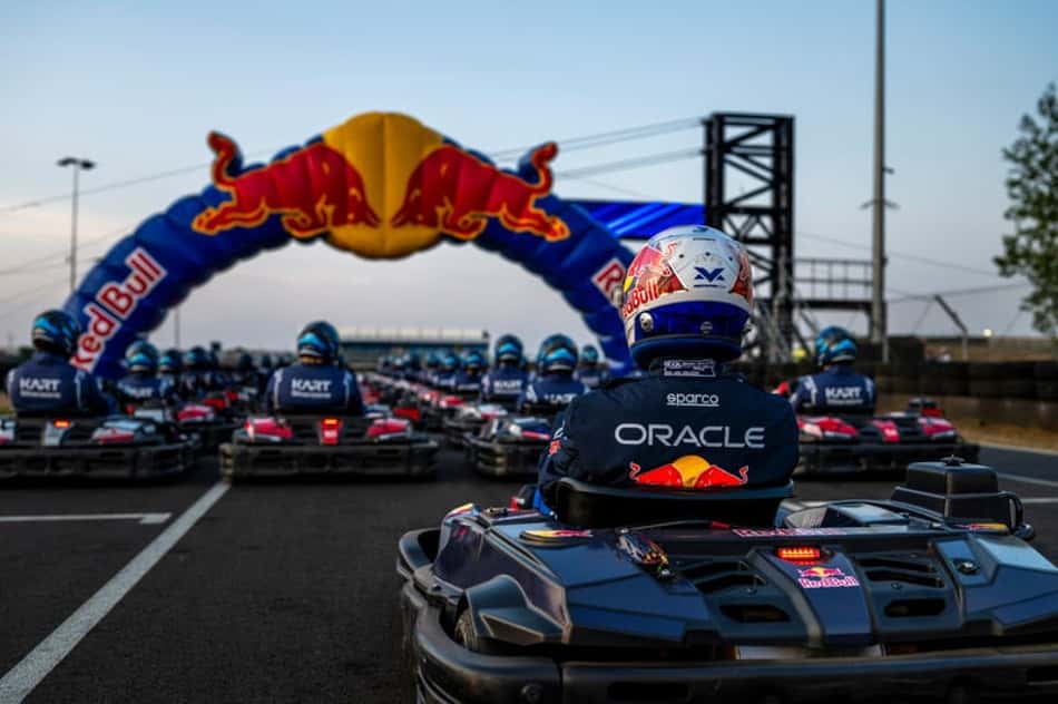 Max Verstappen volta às origens no kart para encarar 100 pilotos em Silverstone (Crédito: Joerg Mitter / Red Bull Content Pool)