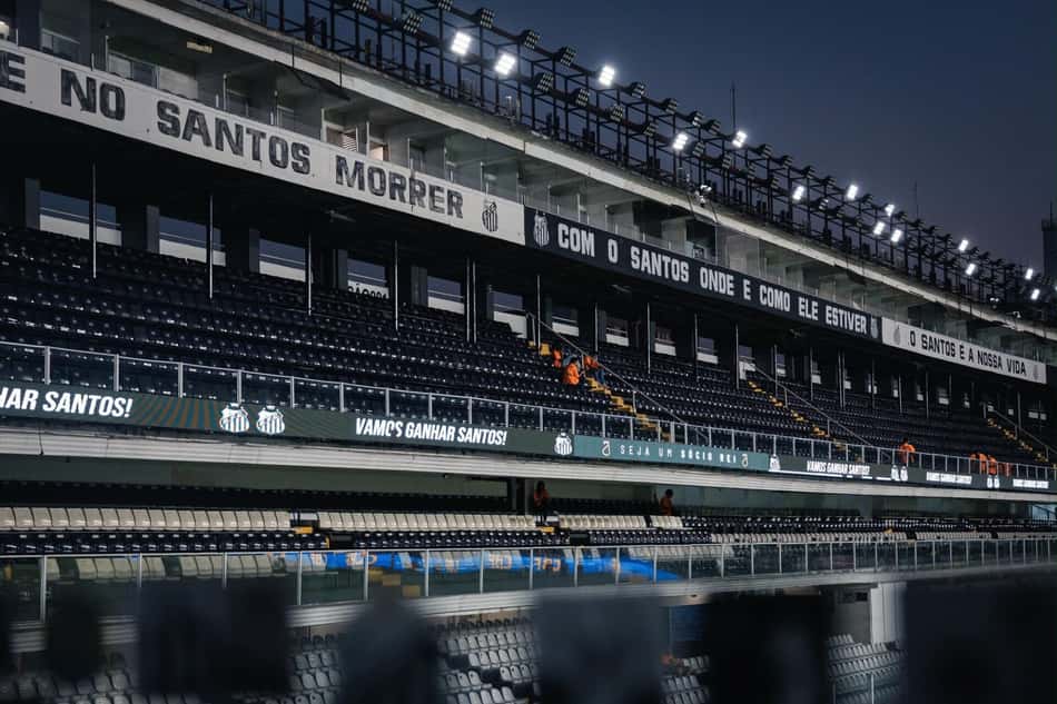 Vila Belmiro sendo preparada para duelo entre Santos e Remo. (Foto: Raul Baretta/ Santos FC)