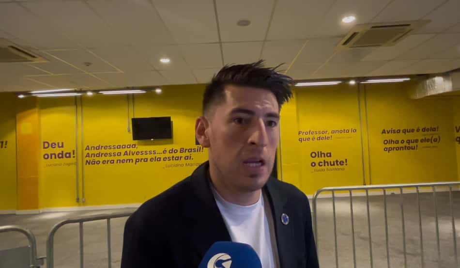 Villalba na zona mista após Cruzeiro x Barcelona-EQU
