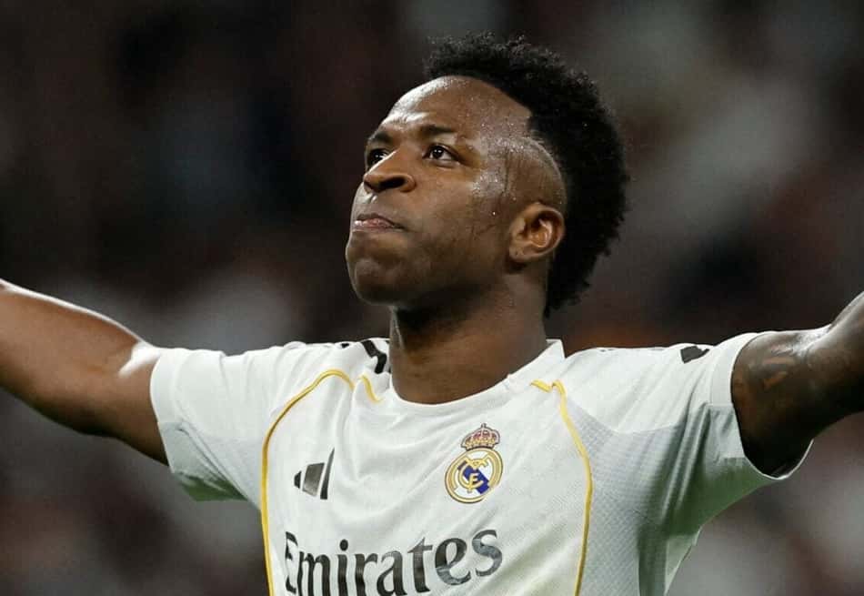 Vini Jr comemora gol da vitória do Real Madrid sobre o Atlético de Madrid, pela La Liga