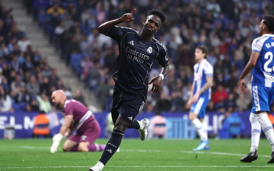 Vini Jr comemora gol marcado pelo Real Madrid sobre o Espanyol, pela La Liga