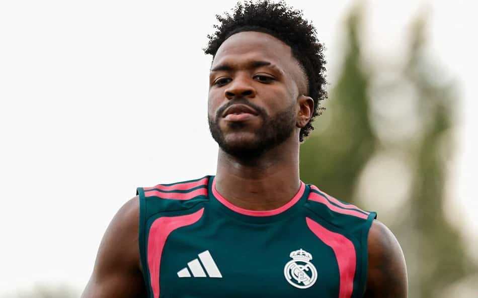 Vini Jr corre durante treino de pré-temporada do Real Madrid