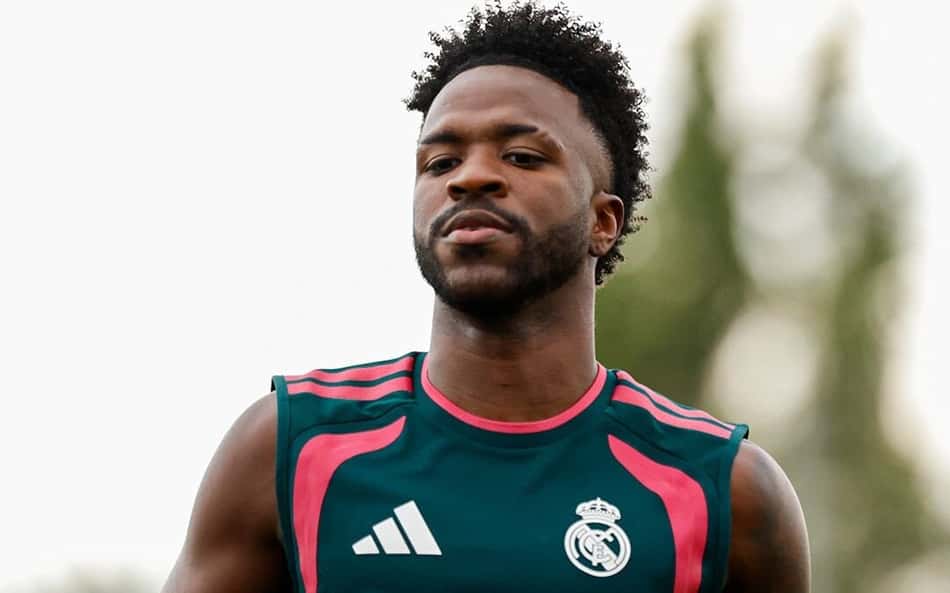 Vini Jr corre durante treino de pré-temporada do Real Madrid