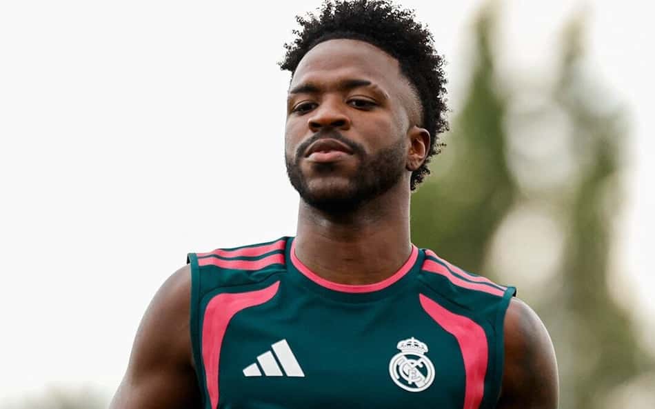 Vini Jr corre durante treino de pré-temporada do Real Madrid