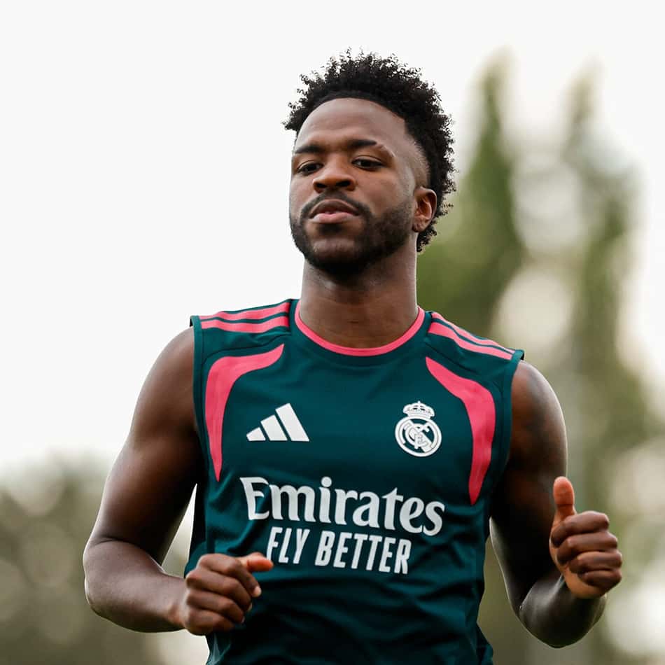 Vini Jr corre durante treino de pré-temporada do Real Madrid