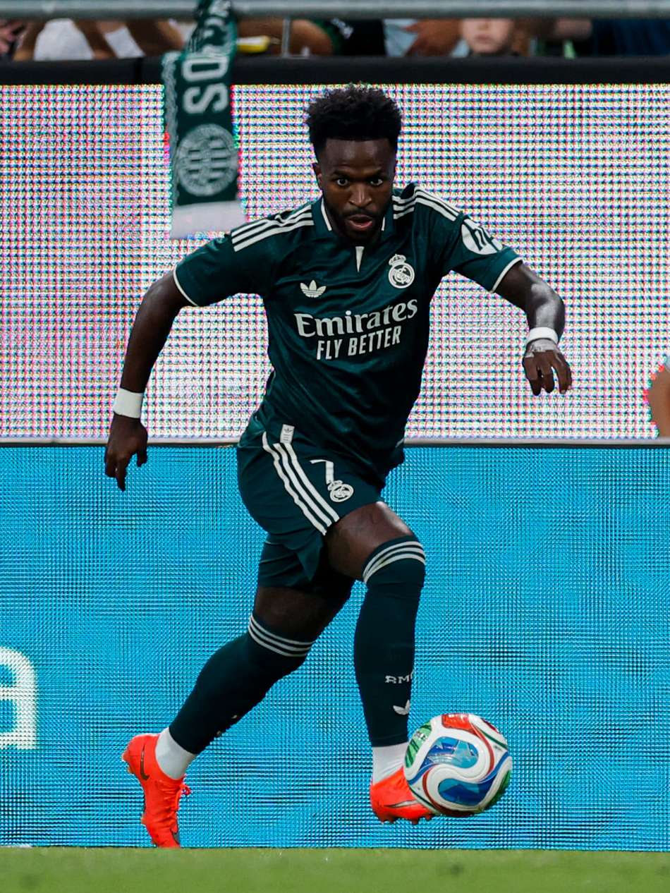 Vini Jr em ação pelo Real Madrid no amistoso contra o Ferencváros