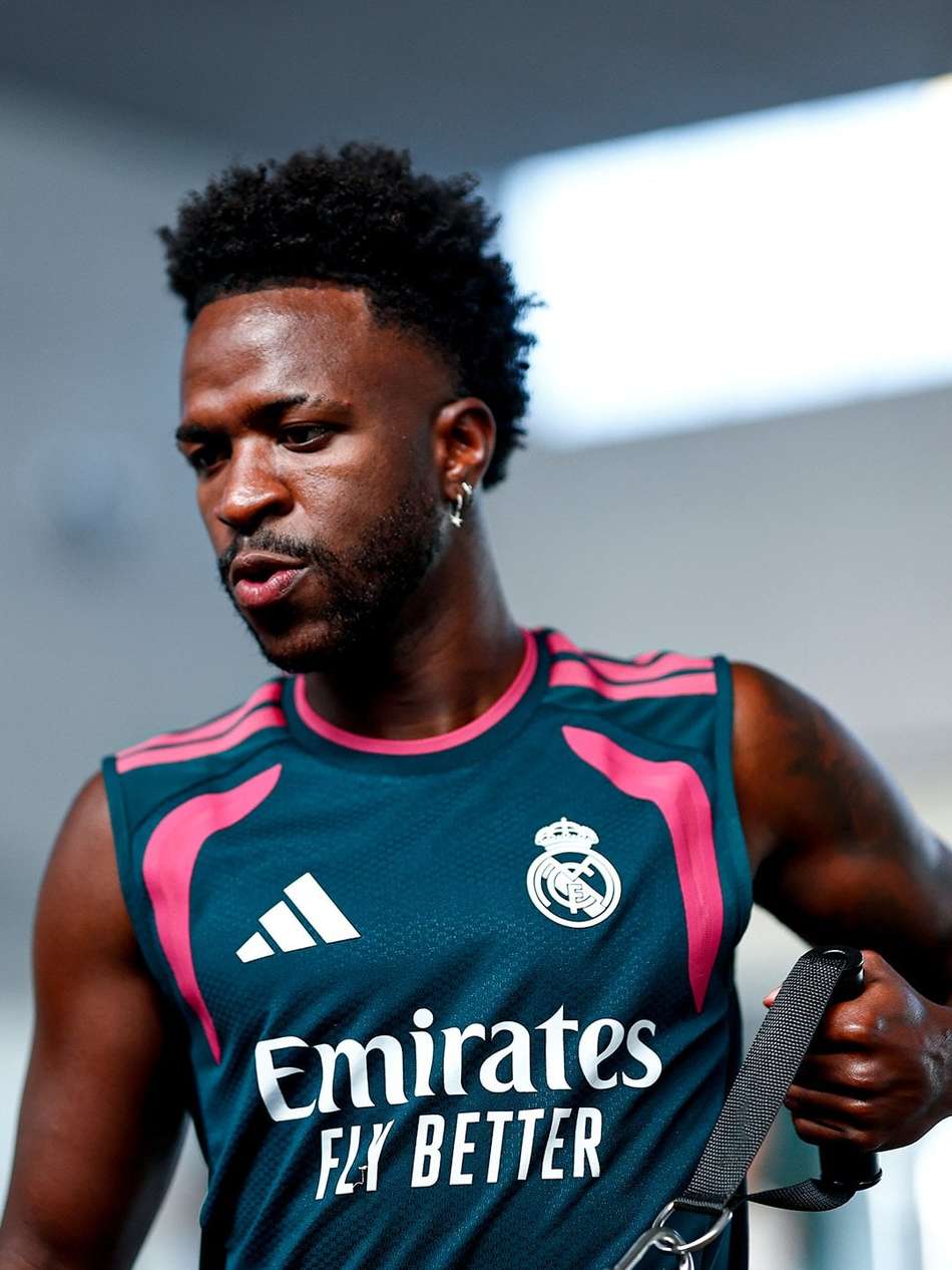 Vini Jr faz trabalho na academia durante pré-temporada com o Real Madrid
