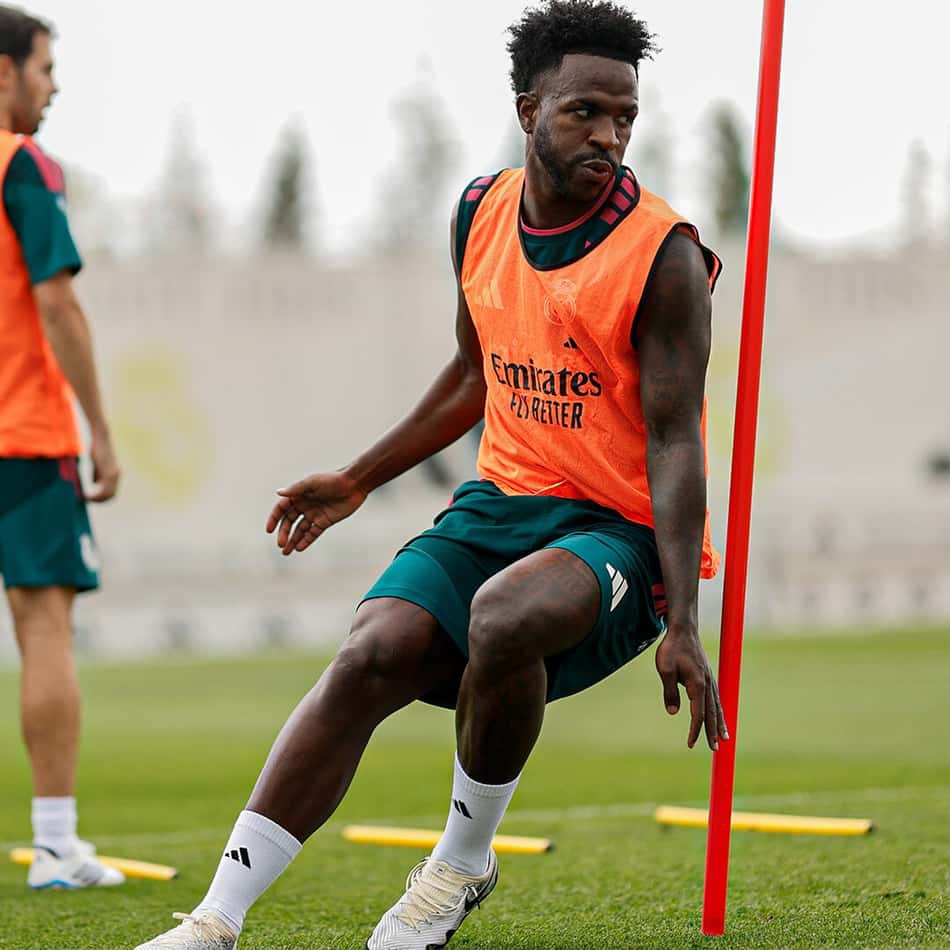 Vini jr faz exercício durante treino de pré-temporada do Real Madrid