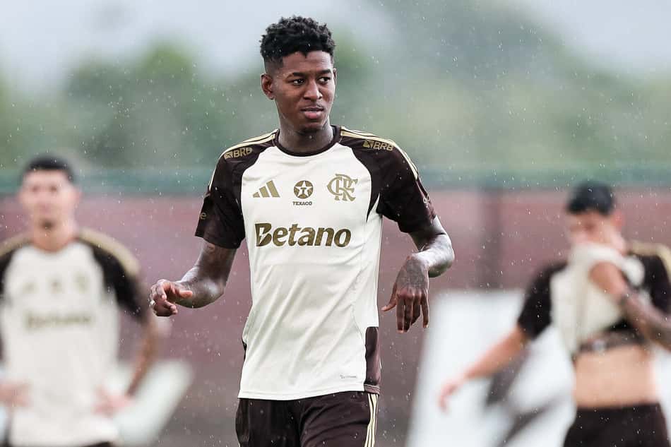 Vitão em treino do Flamengo antes do clássico contra o Vasco