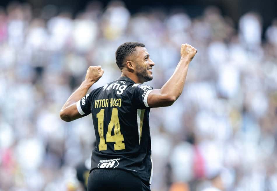 Vitor Hugo celebra o gol marcado pelo Atlético contra o Grêmio