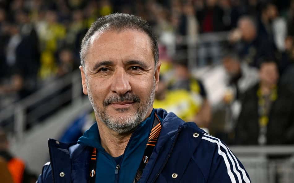 Vitor Pereira em sua estreia pelo Nottingham Forest contra o Fenerbahce, pela Europa League
