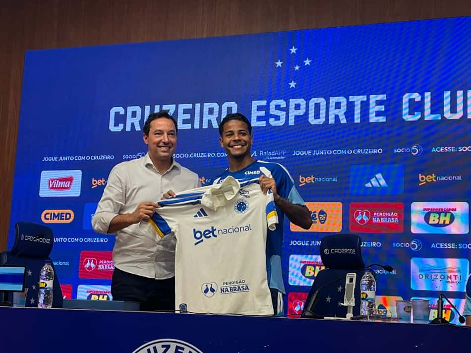 Wesley ao lado de Pedro Junio