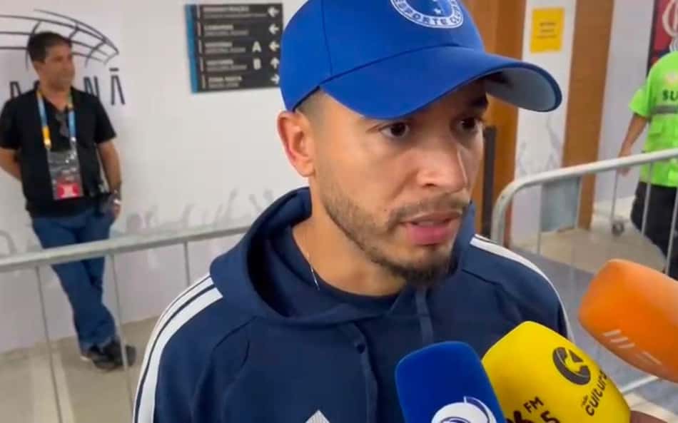 Titular do Cruzeiro lamenta eliminação: 'Não jogar a toalha'