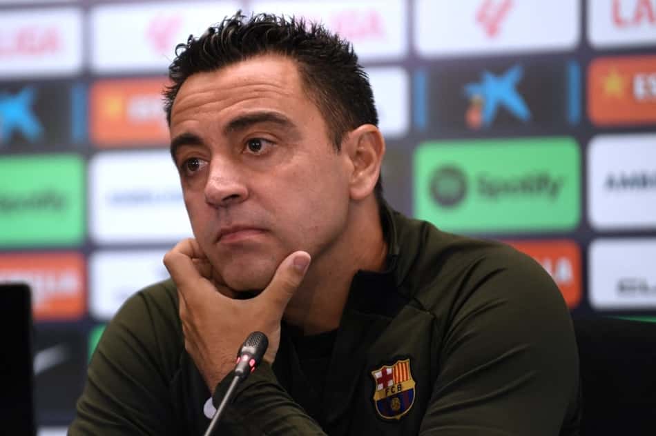 Xavi Hernández concede entrevista coletiva enquanto técnico do Barcelona