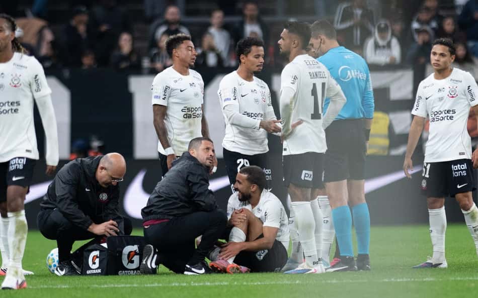 Zakaria Labyad após a lesão que o tirou dos gramados