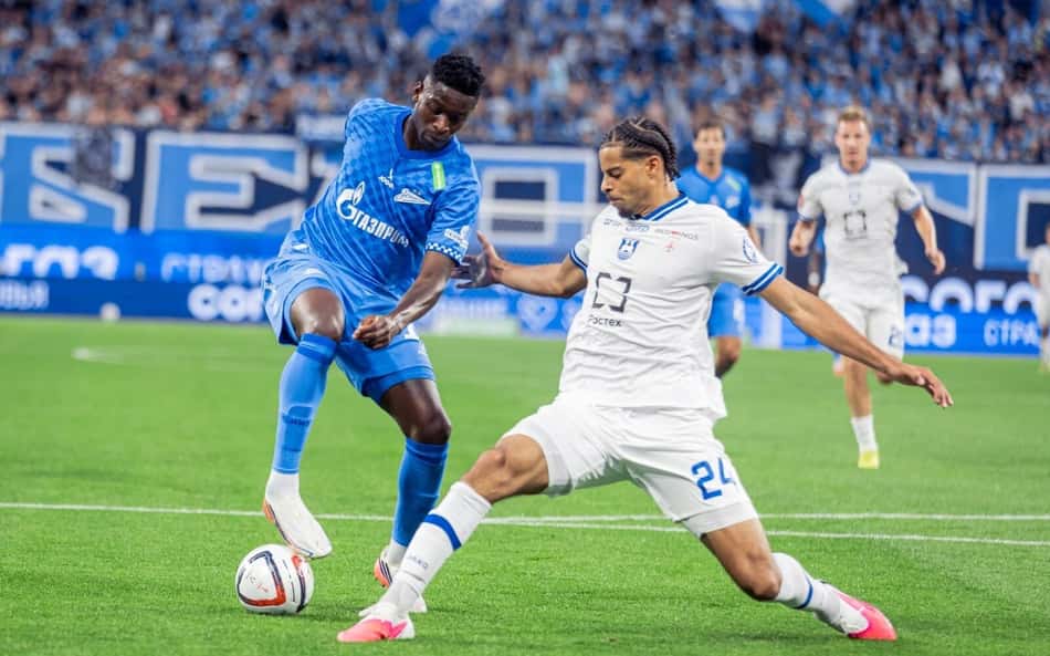 Luiz Henrique em campo pelo Zenit