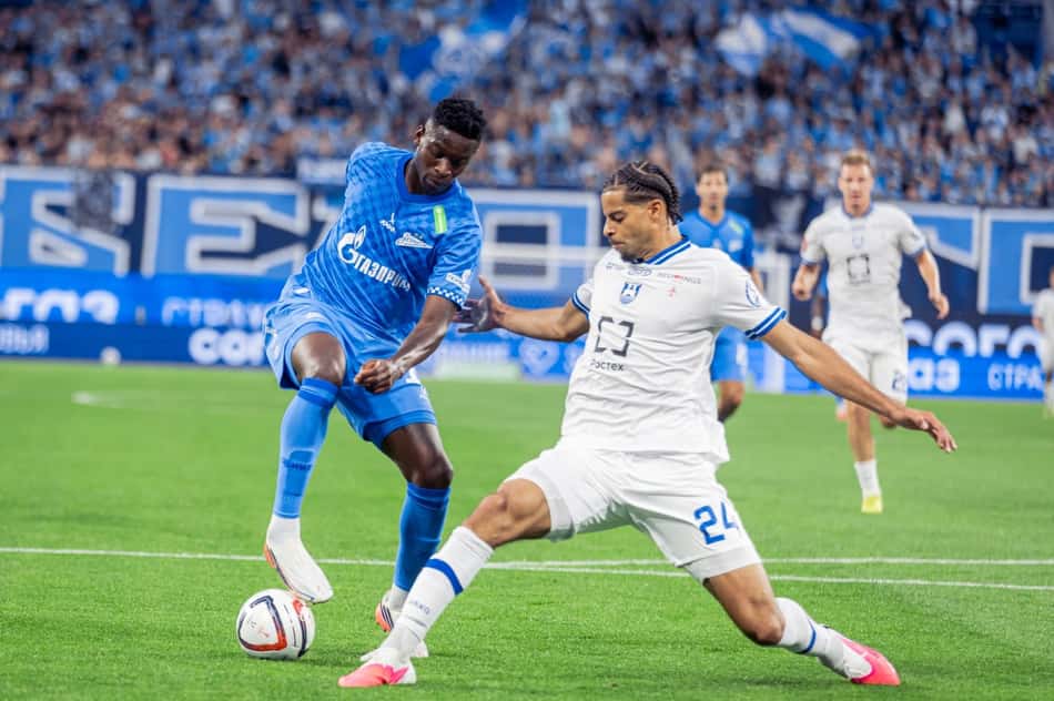 Luiz Henrique em campo pelo Zenit