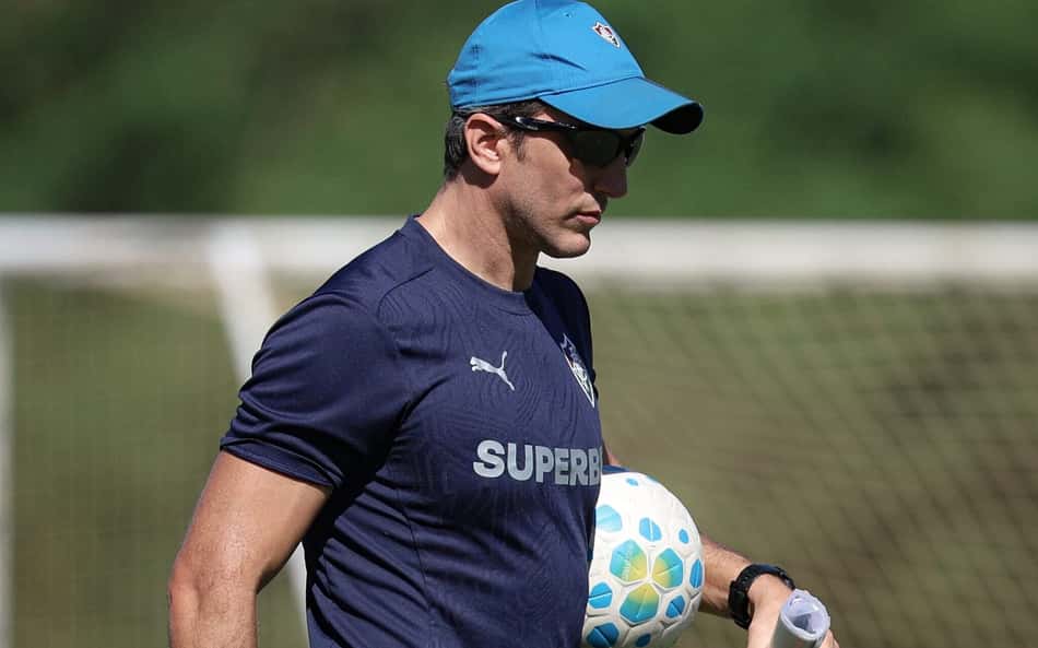 Zubeldía no treino do Fluminense no CT Carlos Castilho