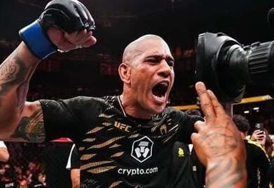 Alex Poatan comemora conquista do título no UFC