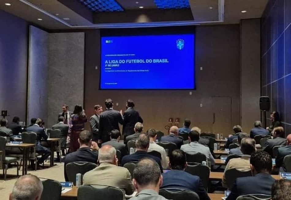 CBF reuniu clubes para debater arbitragem