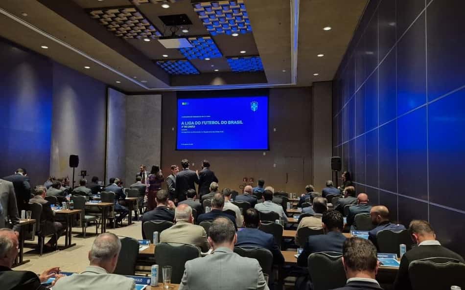 CBF reuniu clubes para debater arbitragem