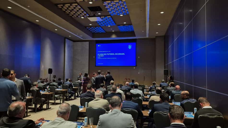 CBF reuniu clubes para debater arbitragem