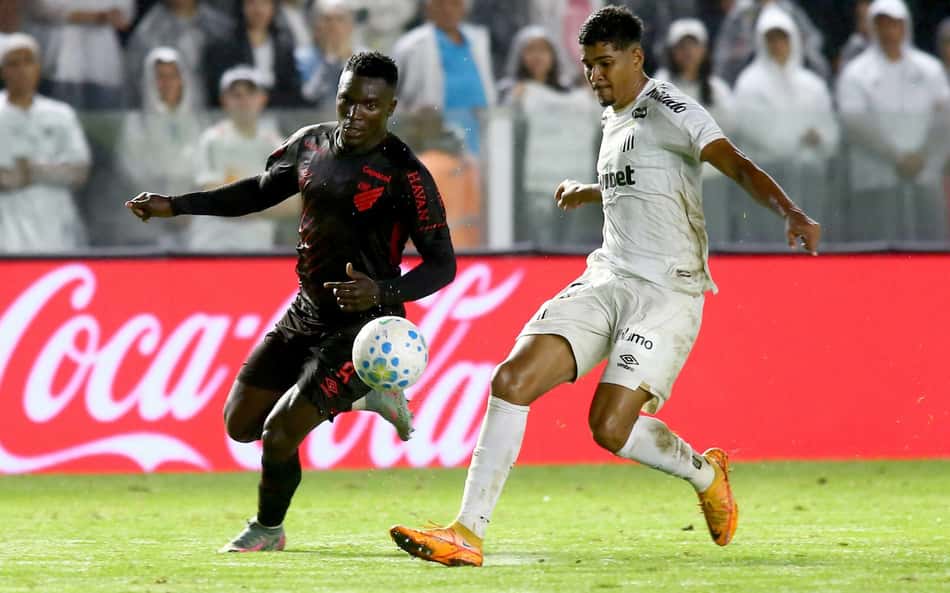 Athletico-PR venceu o Santos na Vila Belmiro