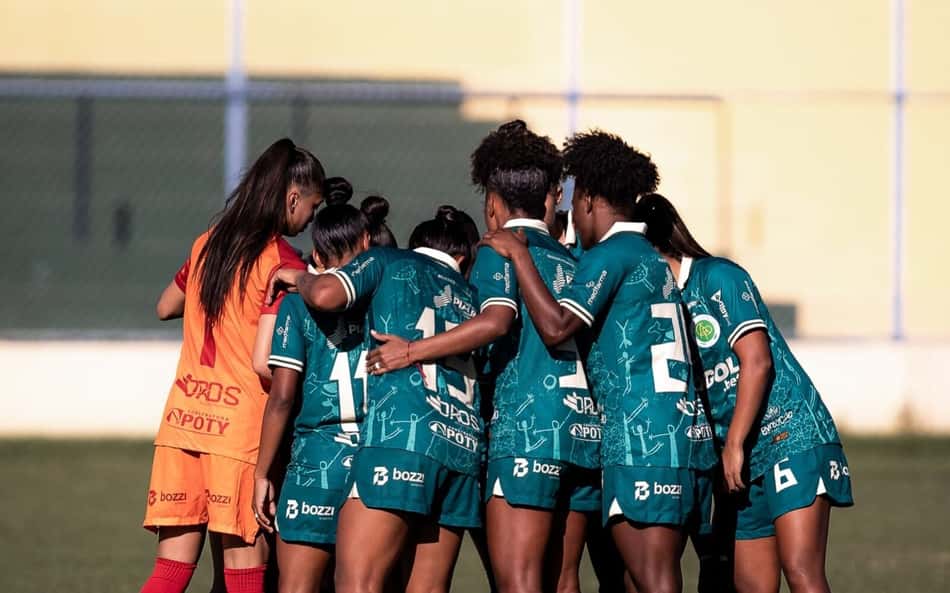 Equipe feminina do Atletico-PI reunida antes da partida